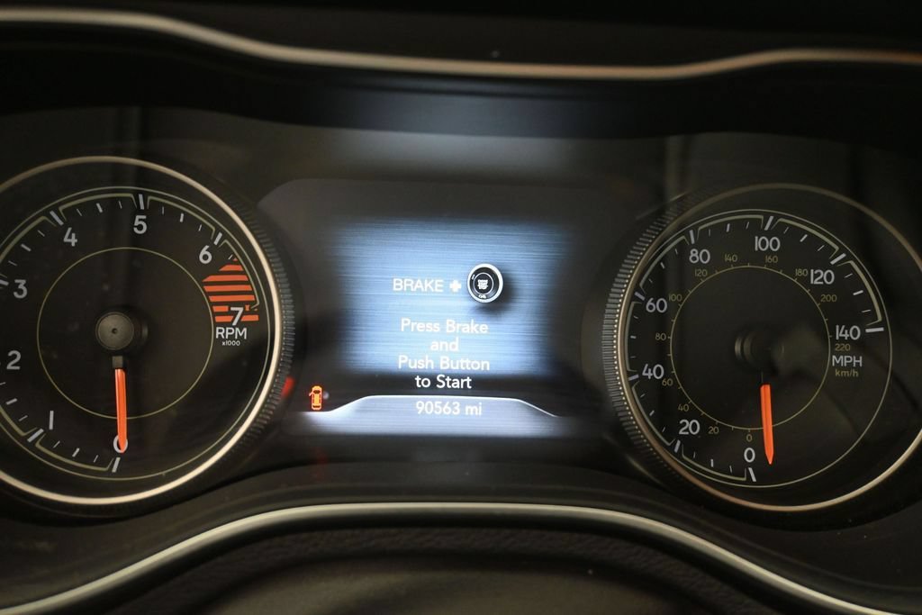 Used 2020 Jeep Cherokee Limited FWD image 11