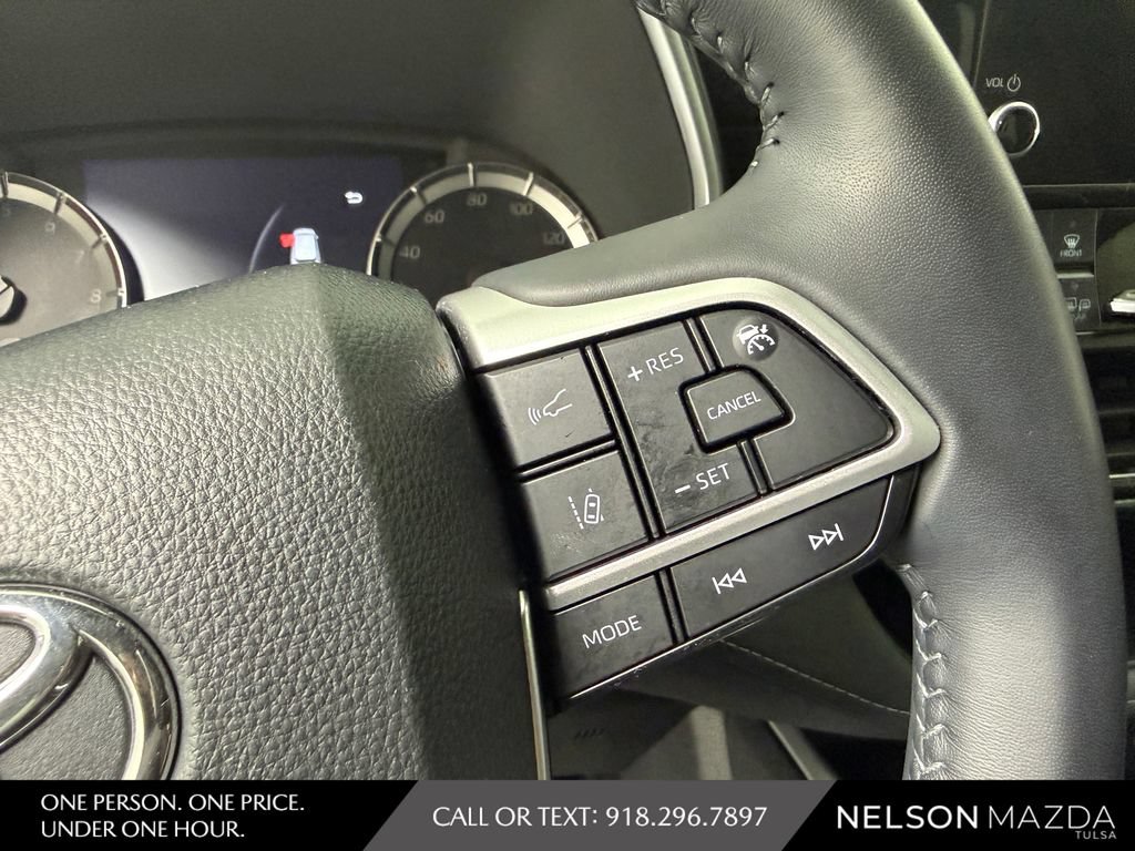 Used 2024 Toyota Highlander XSE FWD image 23