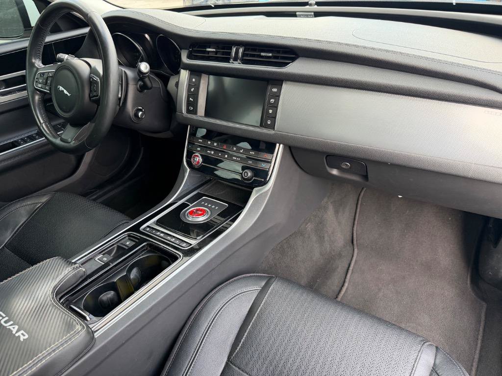Used 2016 Jaguar XF Prestige AWD/4WD image 17