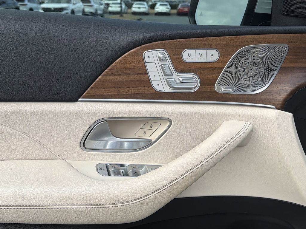 Used 2025 Mercedes-Benz GLS 450 4MATIC image 26