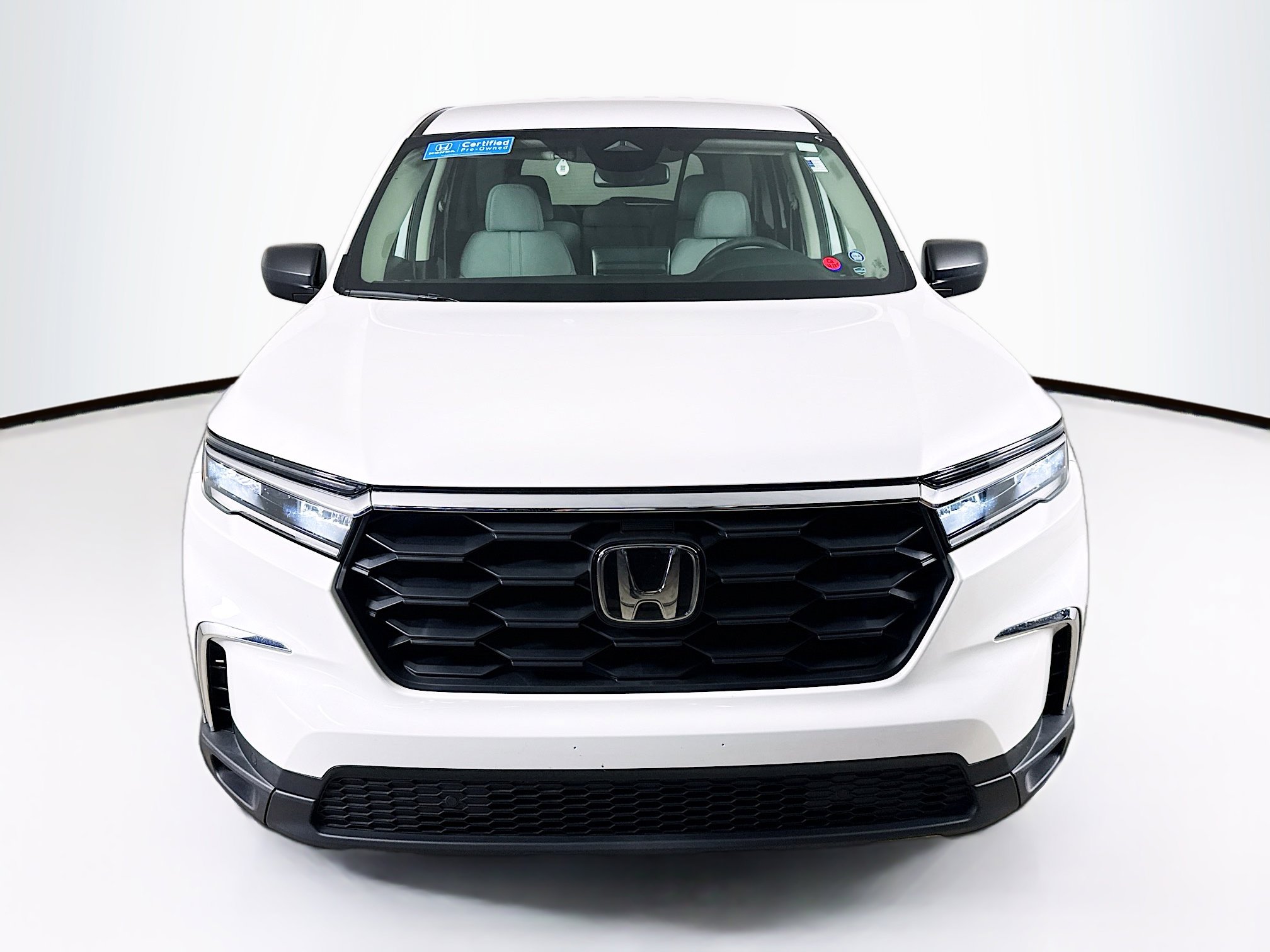 Used 2024 Honda Pilot LX image 3