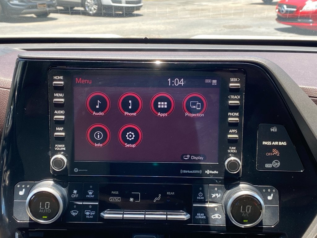 Used 2020 Toyota Highlander XLE FWD image 22