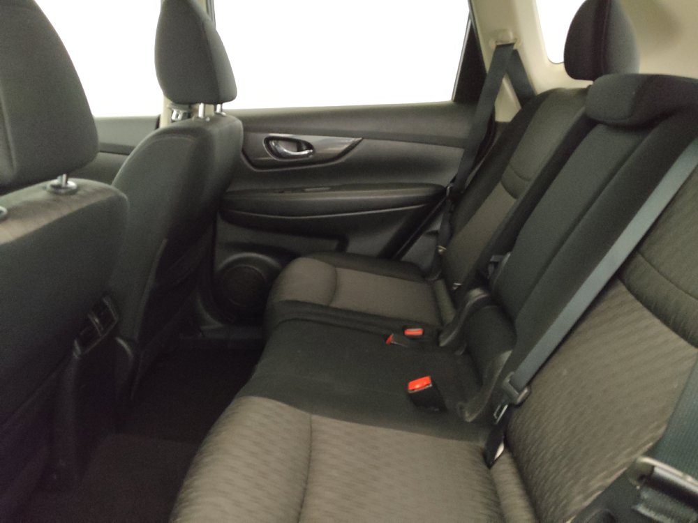 Used 2017 Nissan Rogue SV AWD/4WD image 18