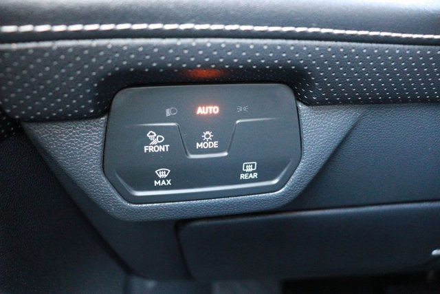 Used 2025 Volkswagen Atlas SE image 25