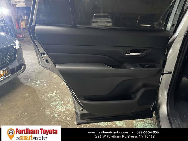 Certified 2025 Toyota Grand Highlander AWD image 12