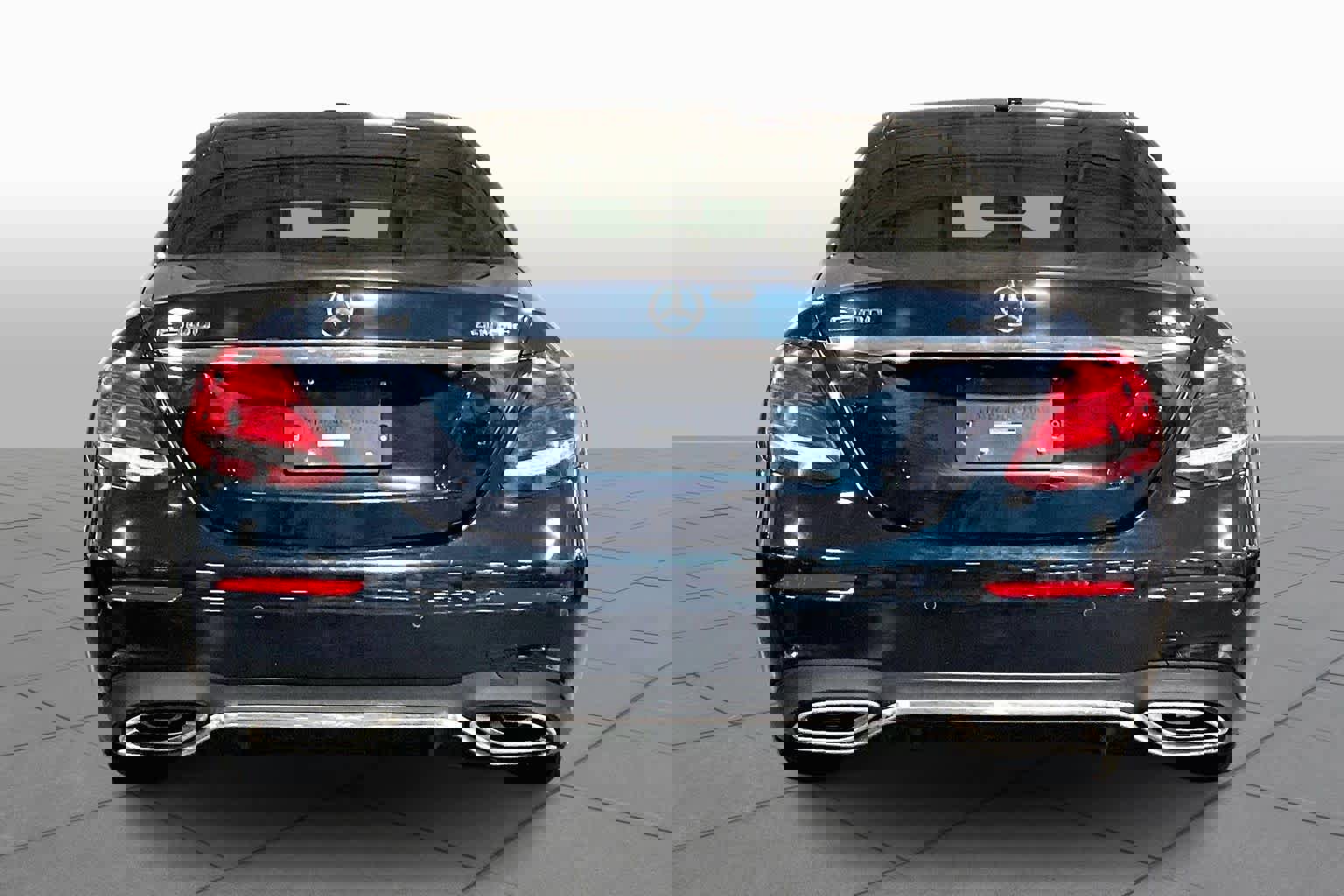 Used 2017 Mercedes-Benz E 300 4MATIC image 4