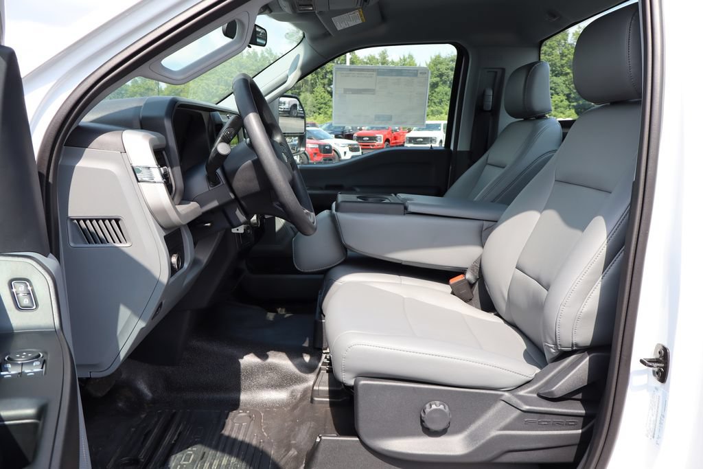 New 2026 Ford F550 2WD Regular Cab Super Duty image 18