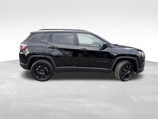 New 2026 Jeep Compass Latitude image 8