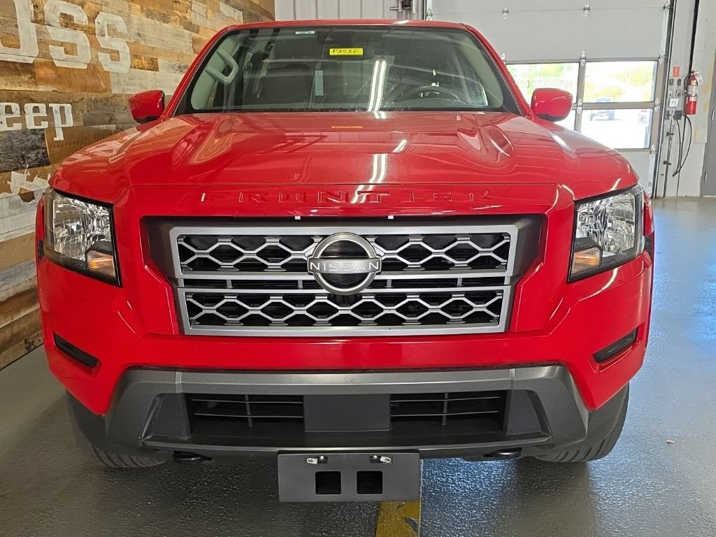 Used 2023 Nissan Frontier SV AWD/4WD image 3