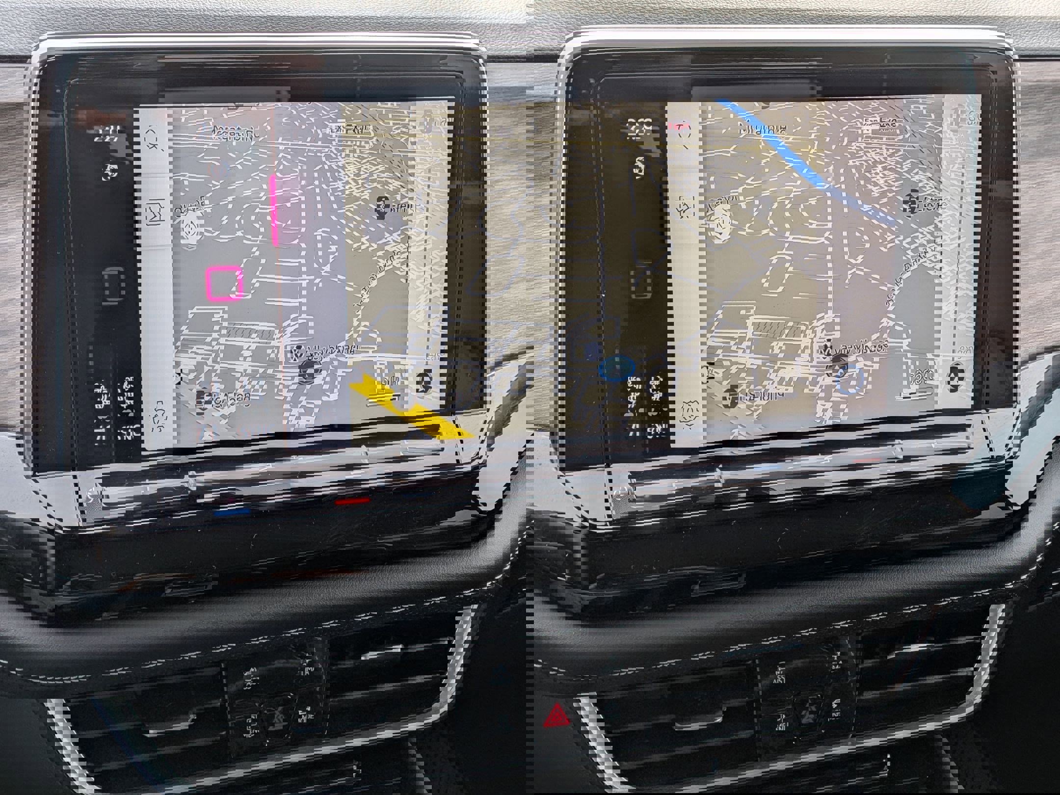 Used 2024 Volkswagen Atlas SEL Premium R-Line image 25