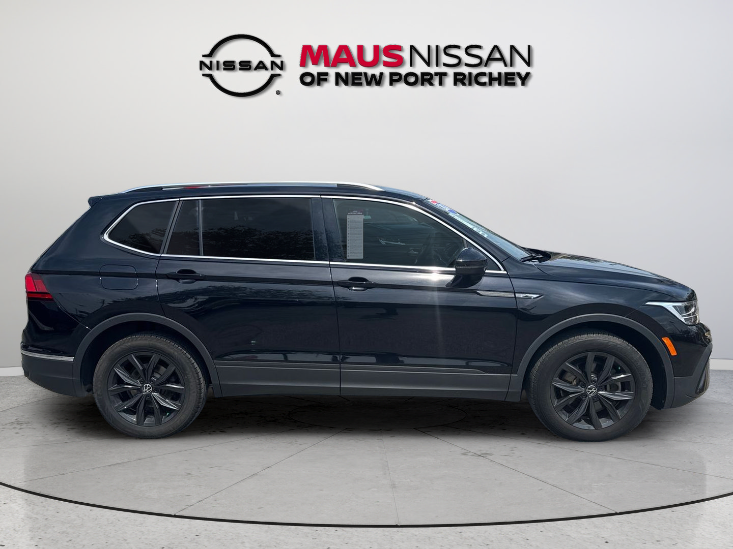 Used 2024 Volkswagen Tiguan SE AWD/4WD image 8