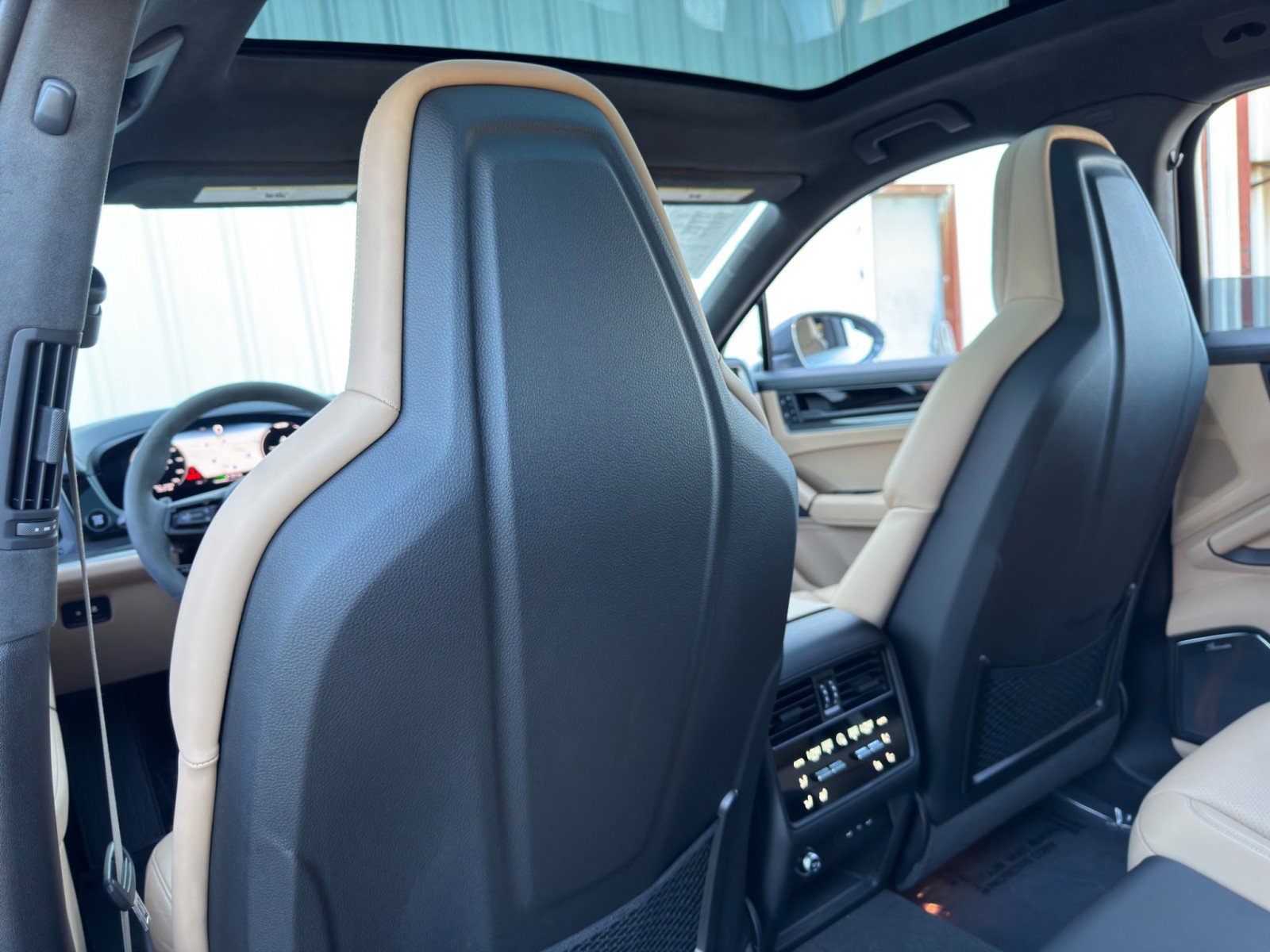 Used 2024 Porsche Cayenne Turbo AWD/4WD image 41