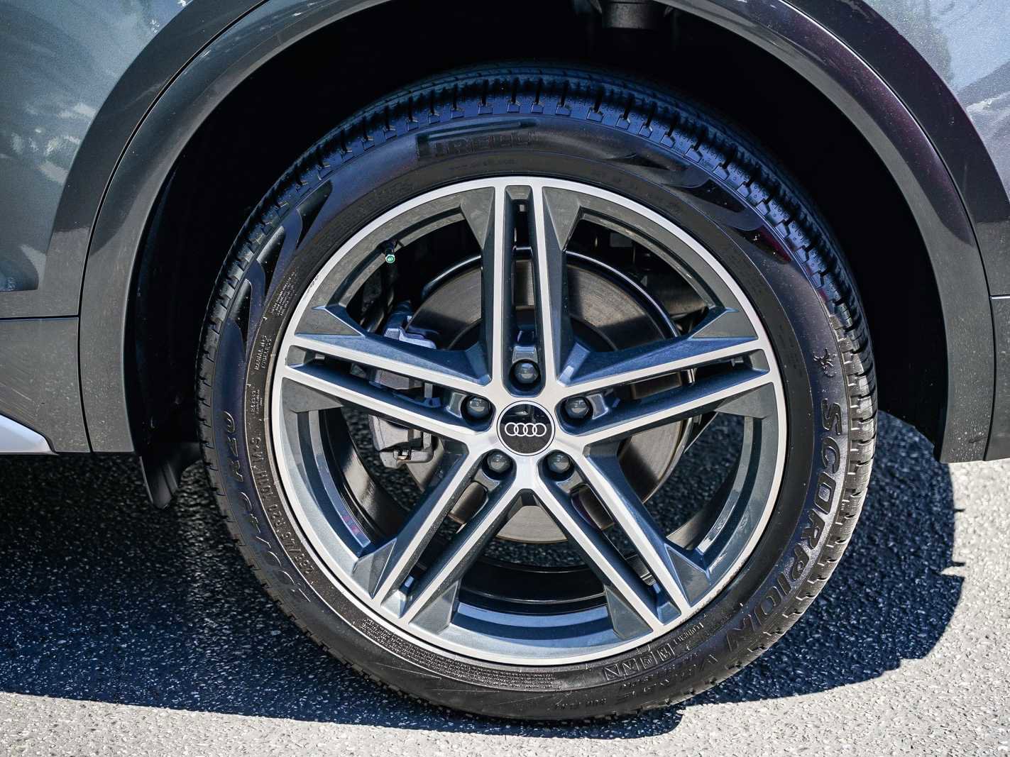 Used 2022 Audi Q5 e Premium w/ Convenience Package image 10