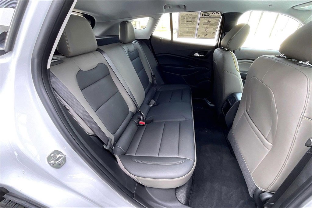 Used 2025 Chevrolet Trax ACTIV w/ Sunroof Package image 27