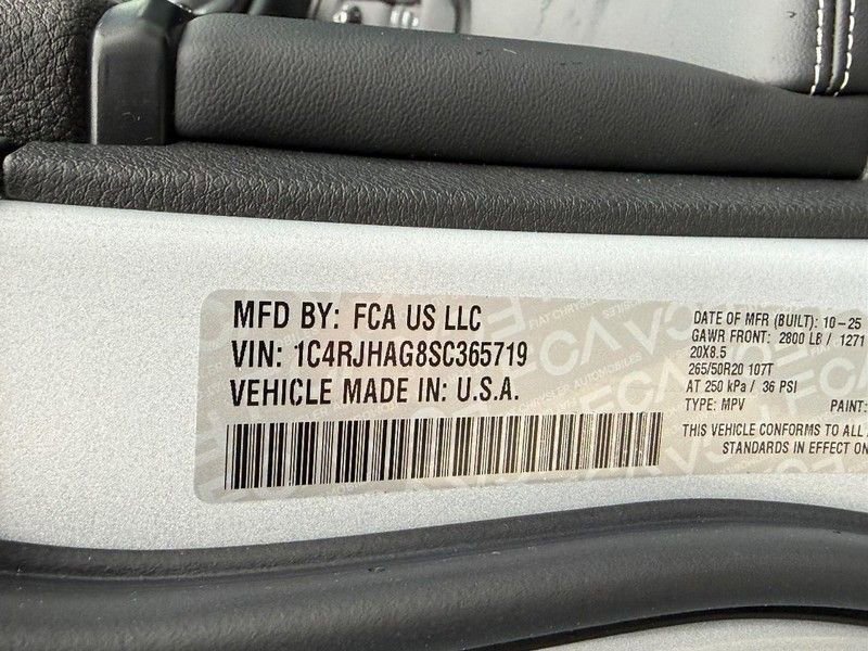 New 2025 Jeep Grand Cherokee Altitude image 15