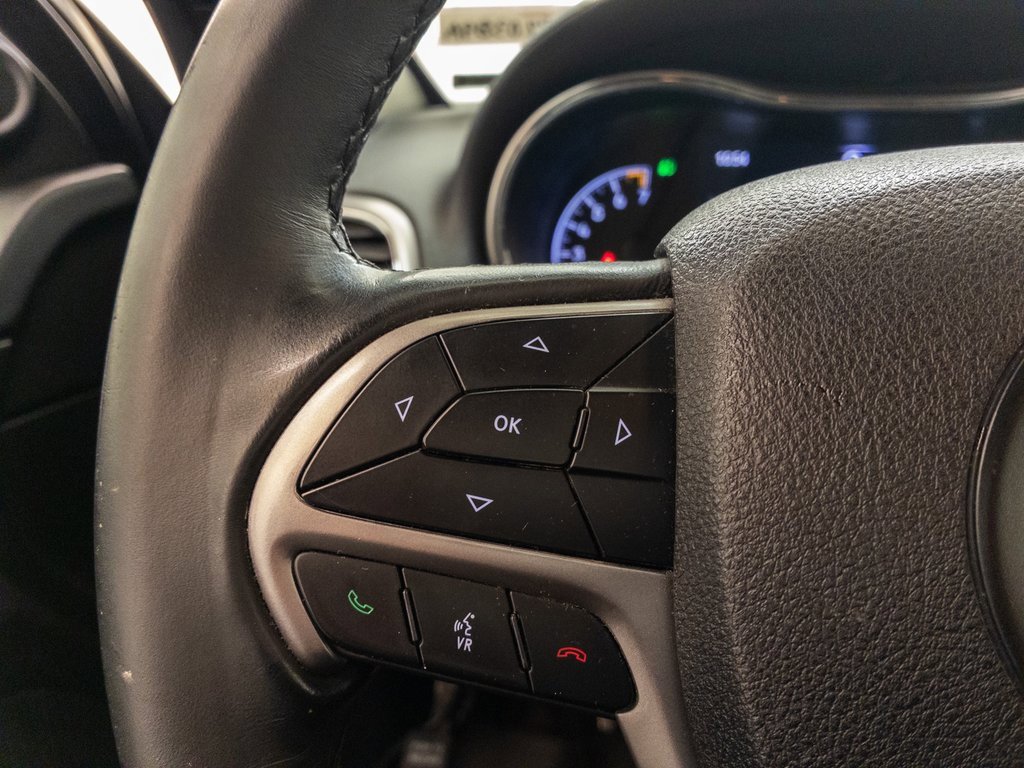 Used 2018 Jeep Grand Cherokee Laredo image 27