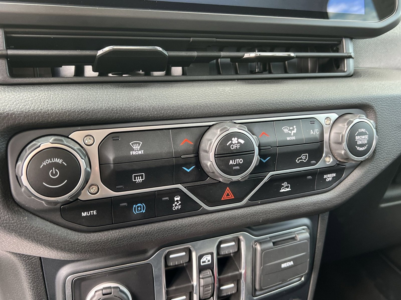 Used 2024 Jeep Wrangler Willys image 27