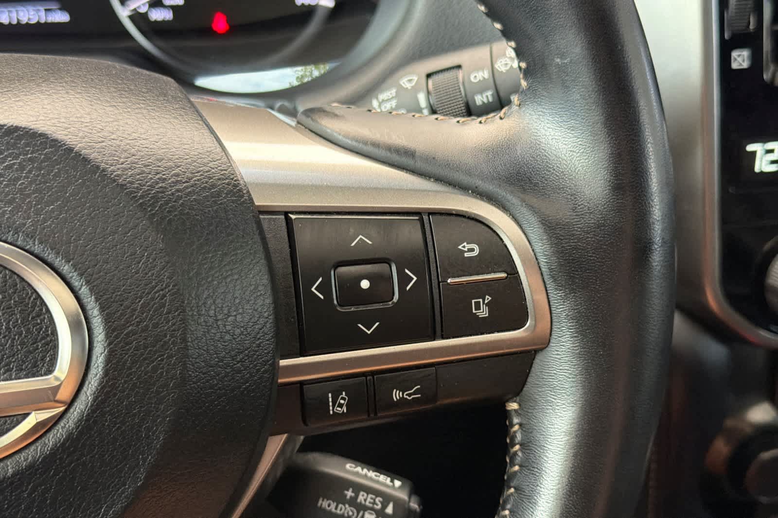 Certified 2022 Lexus GX 460 Premium w/ Premium Plus Package AWD/4WD image 28