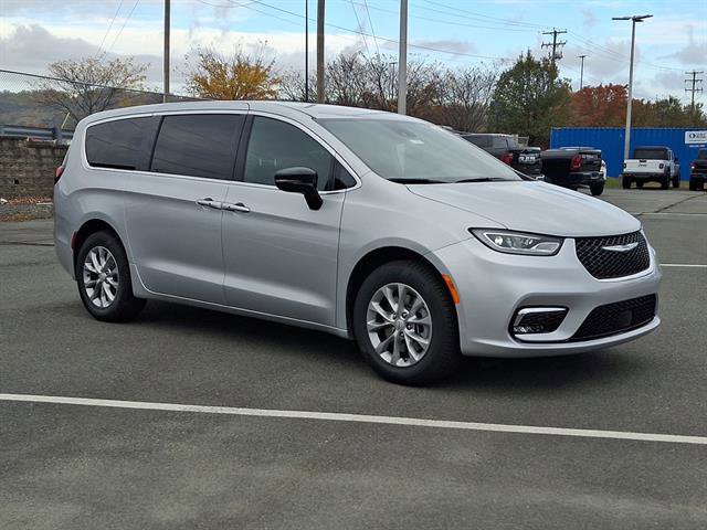 New 2026 Chrysler Pacifica Select image 1