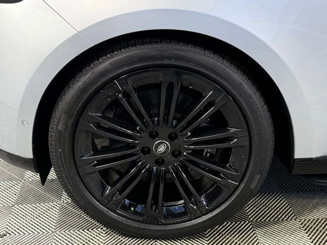 New 2025 Land Rover Range Rover SE image 15