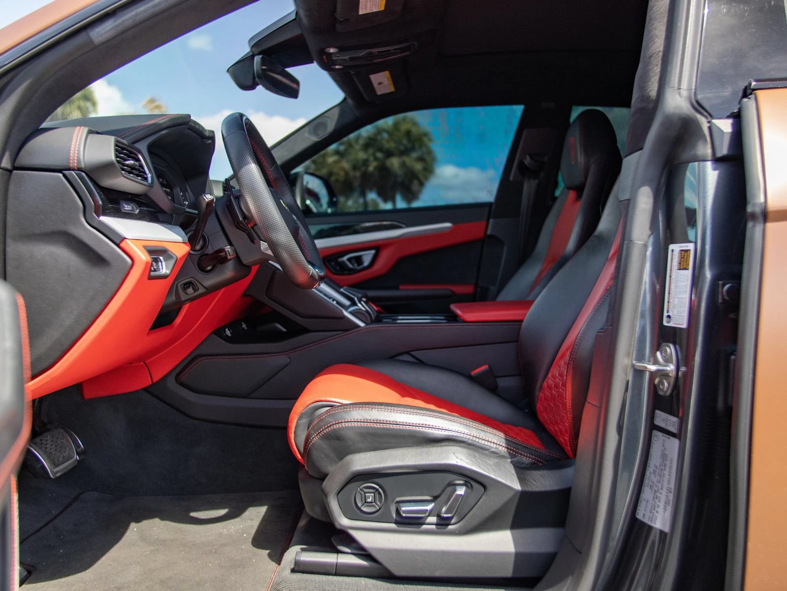 Used 2019 Lamborghini Urus AWD/4WD image 35