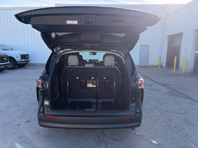 Used 2026 Toyota Sienna XLE FWD image 22
