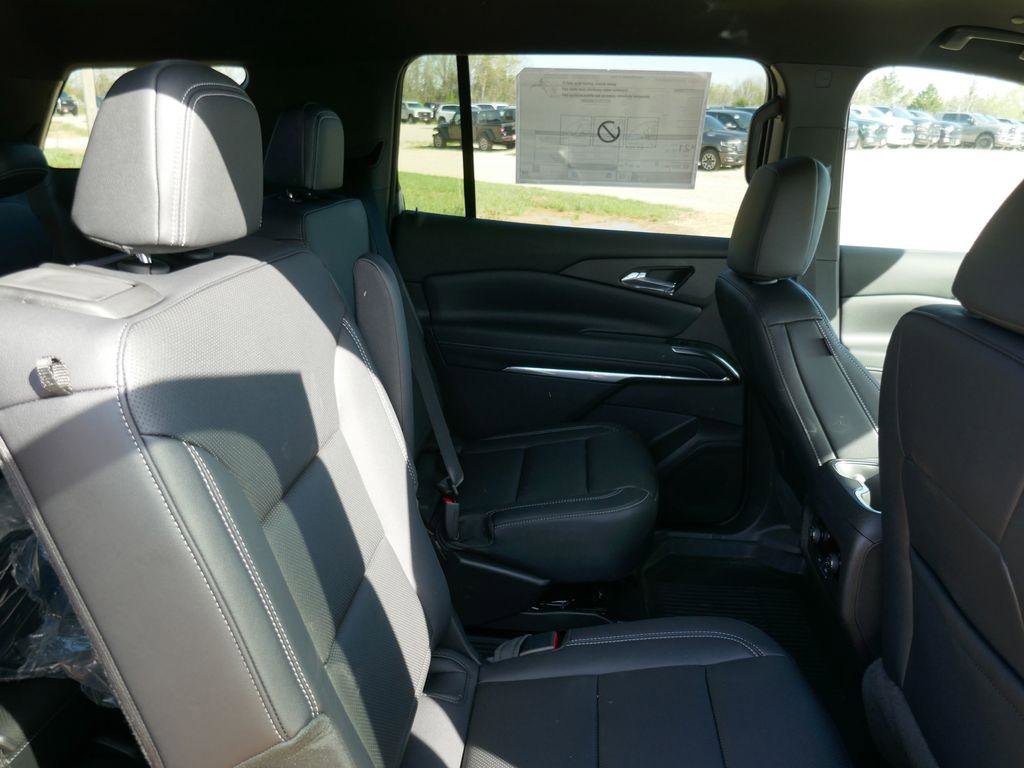 New 2026 Chevrolet Traverse LT w/ Midnight/Sport Edition AWD/4WD image 11