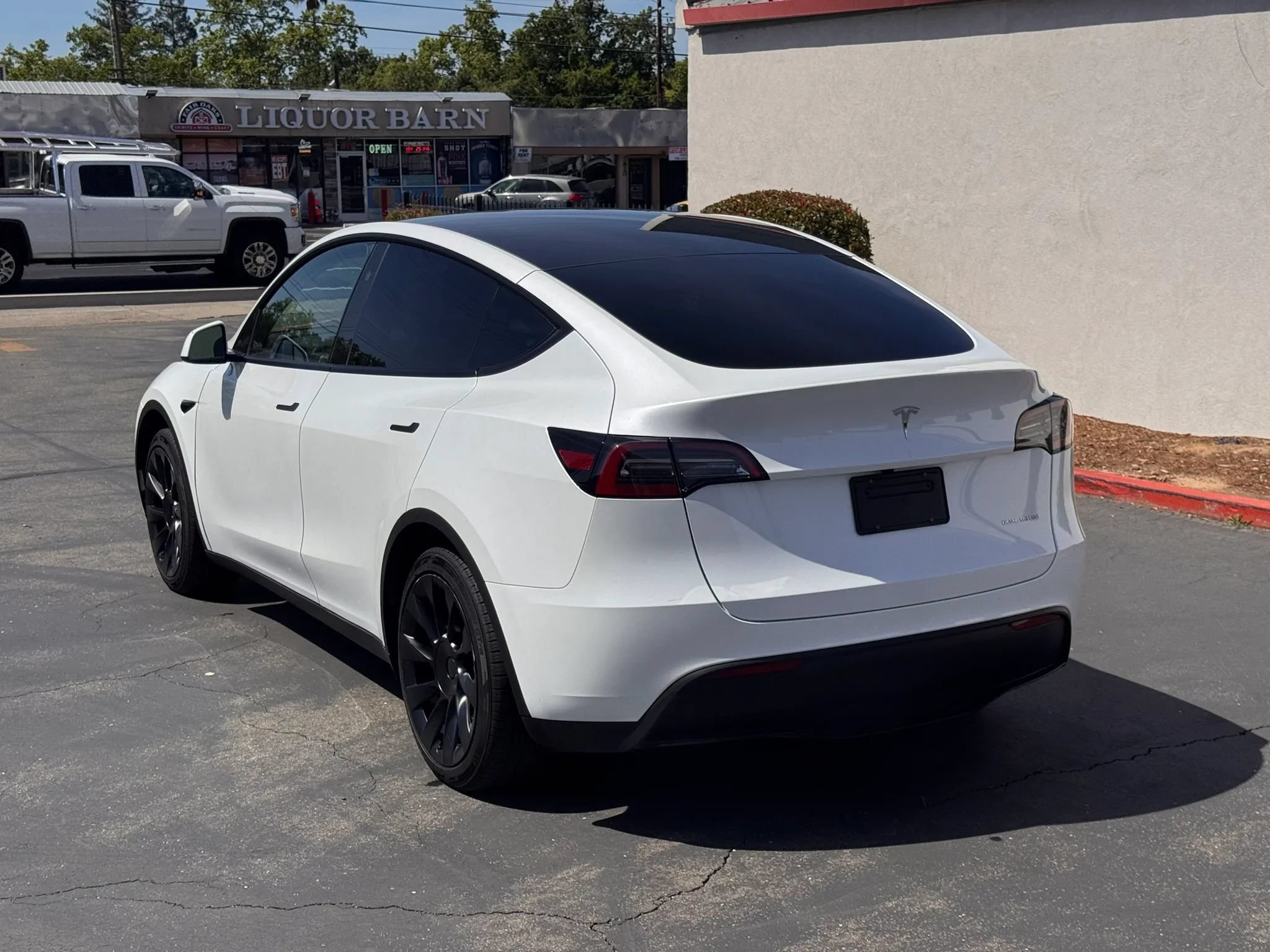 Used 2024 Tesla Model Y Long Range AWD/4WD image 4