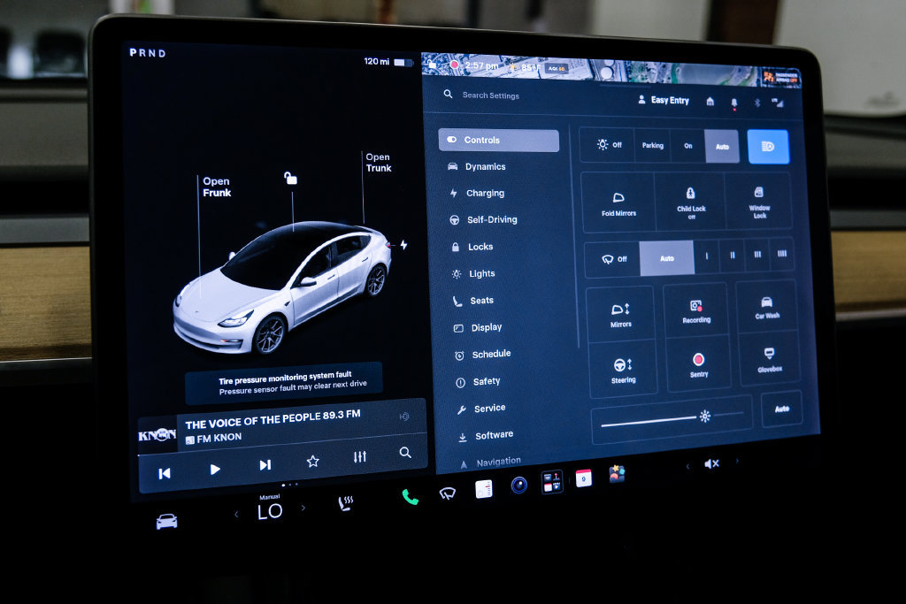Used 2021 Tesla Model 3 Standard Range Plus RWD image 25