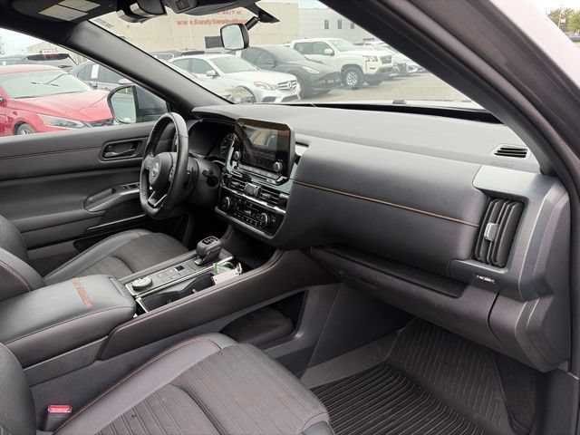 Used 2025 Nissan Pathfinder Rock Creek AWD/4WD image 11