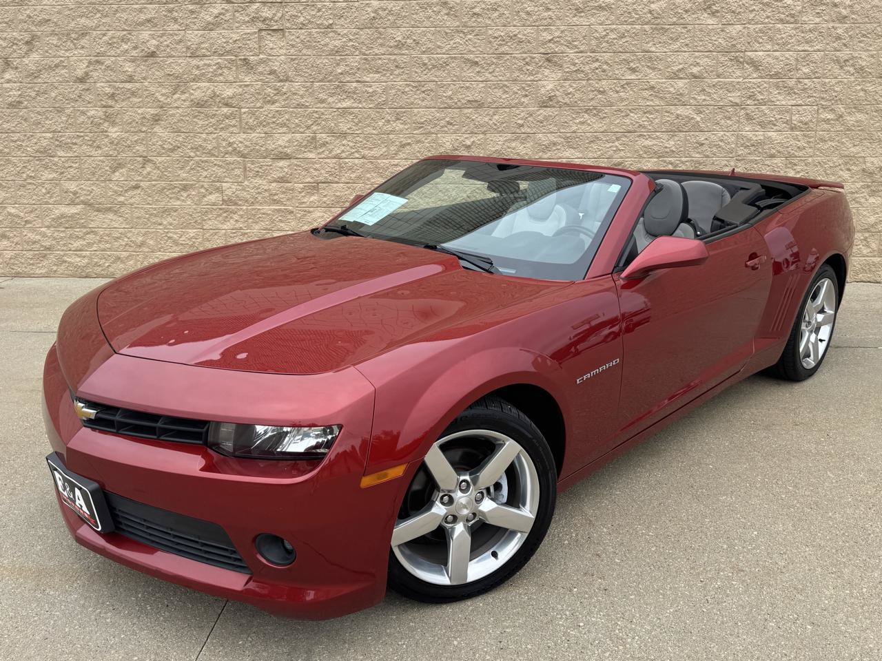 Used 2015 Chevrolet Camaro LT RWD image 2