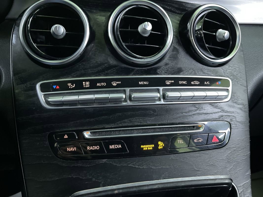 Used 2019 Mercedes-Benz GLC 300 4MATIC w/ Premium Package image 23