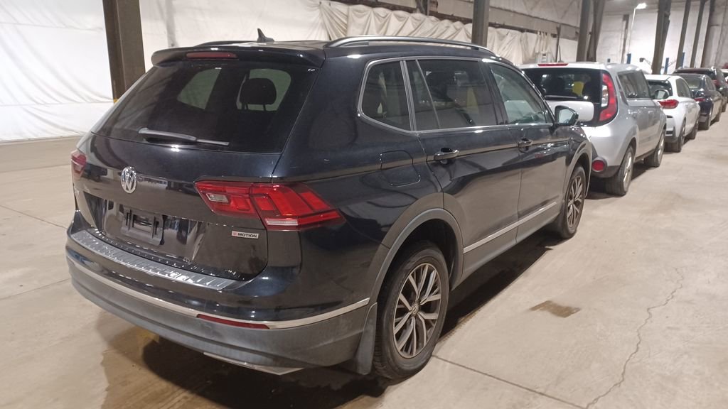 Used 2020 Volkswagen Tiguan SE w/ Panoramic Sunroof Package image 2
