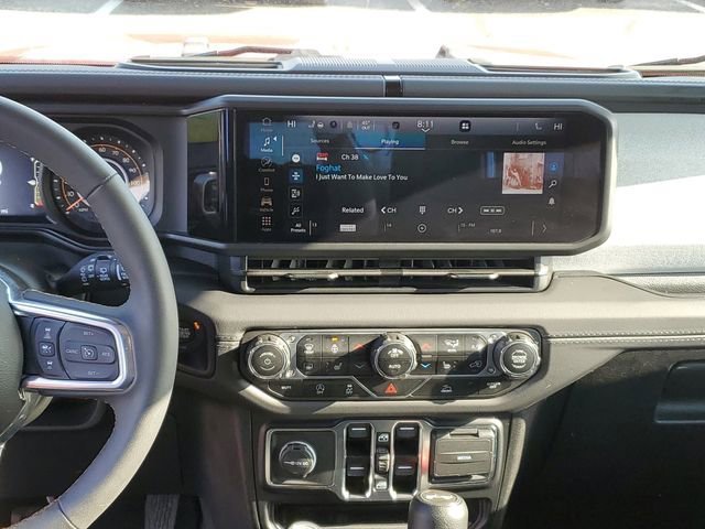 Used 2024 Jeep Wrangler Sahara image 27