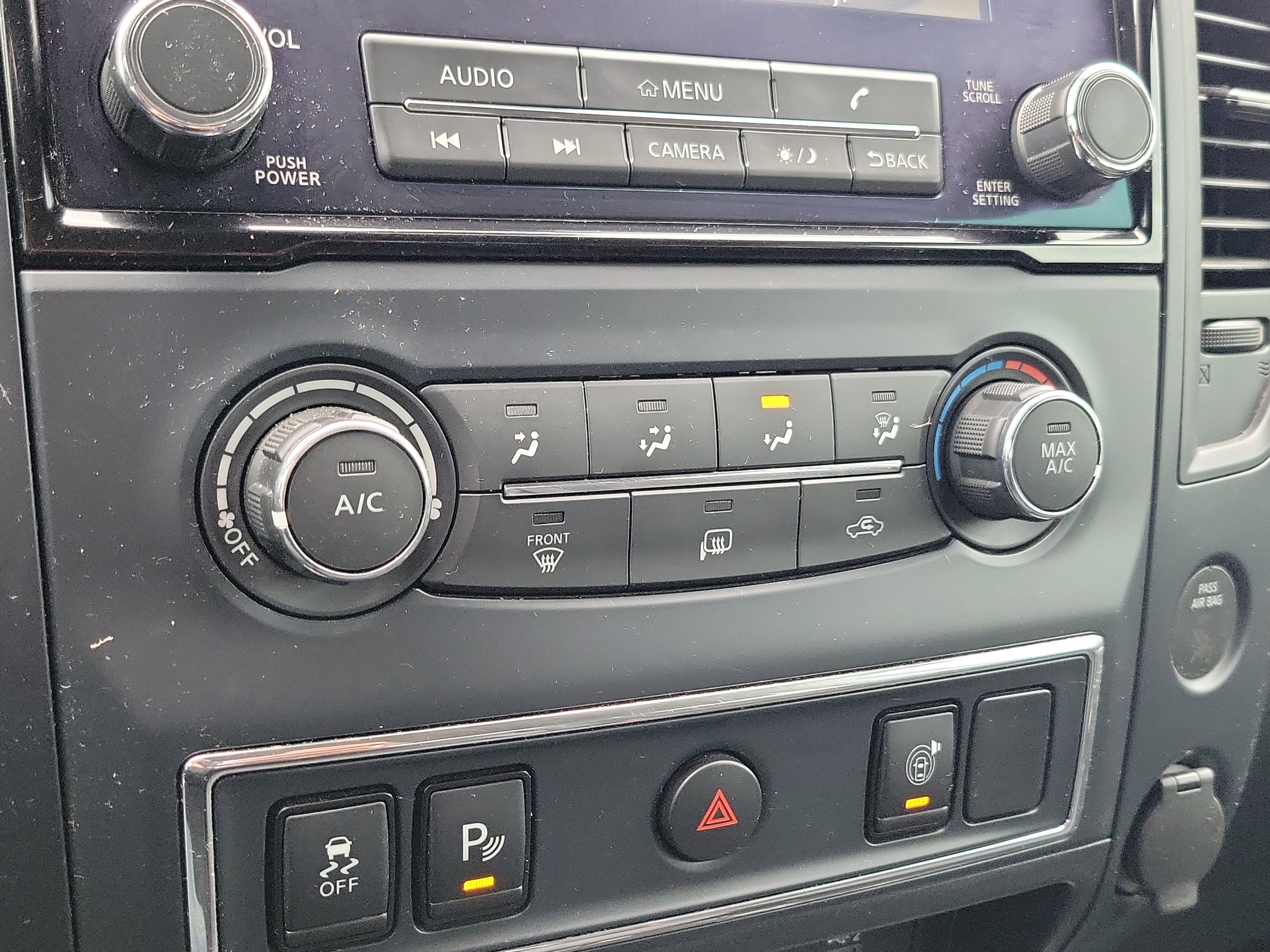 Used 2023 Nissan Titan SV w/ Accessory Utility Package image 30