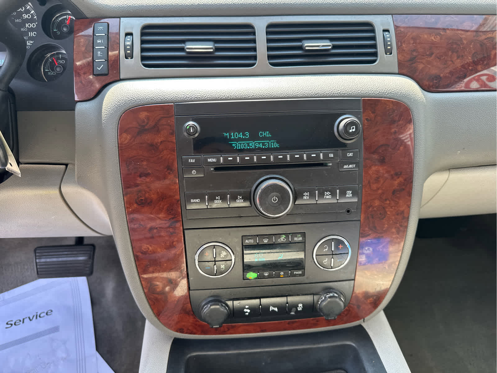 Used 2014 Chevrolet Suburban LT image 24