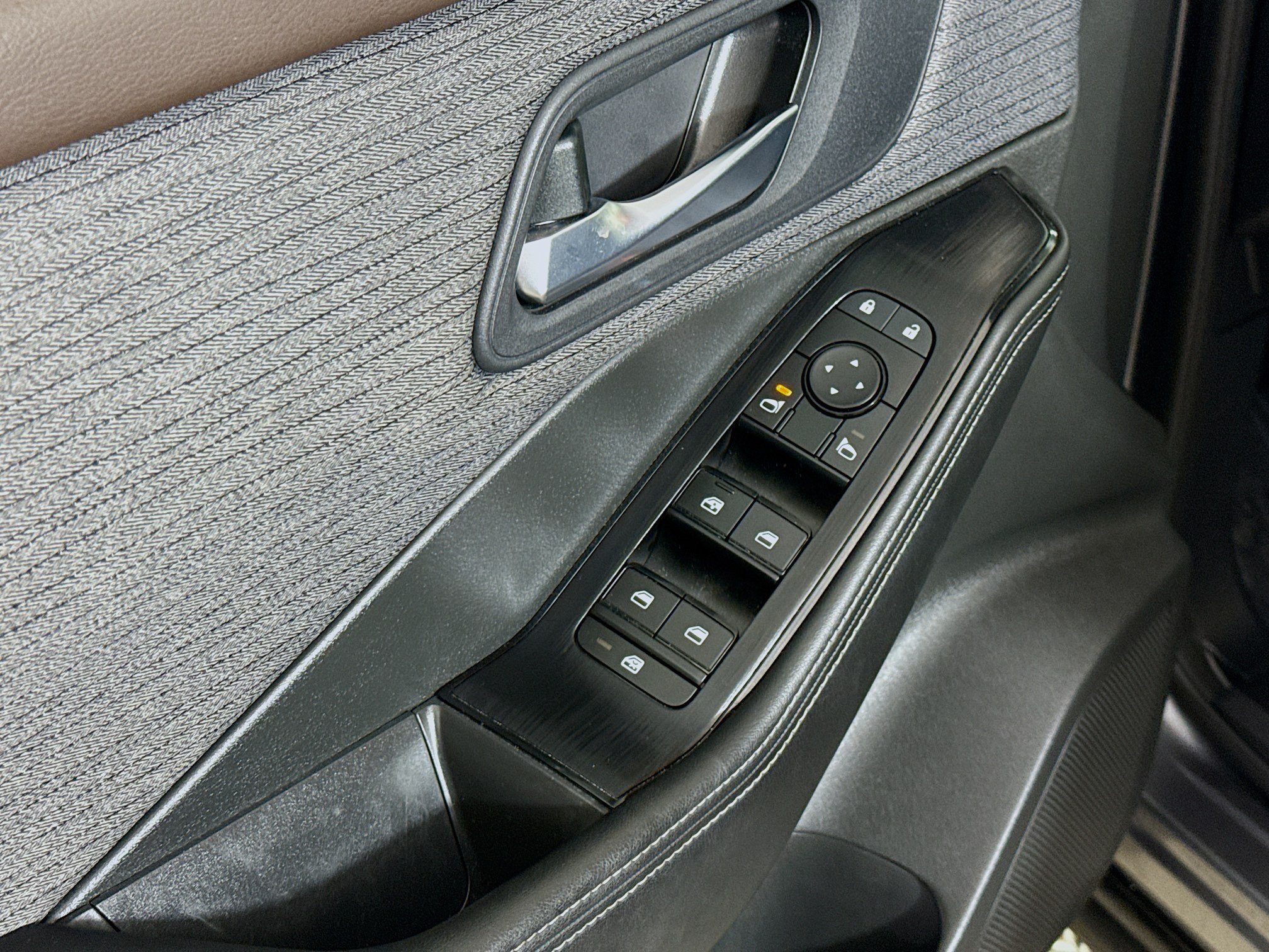 Used 2023 Nissan Rogue SV FWD image 24