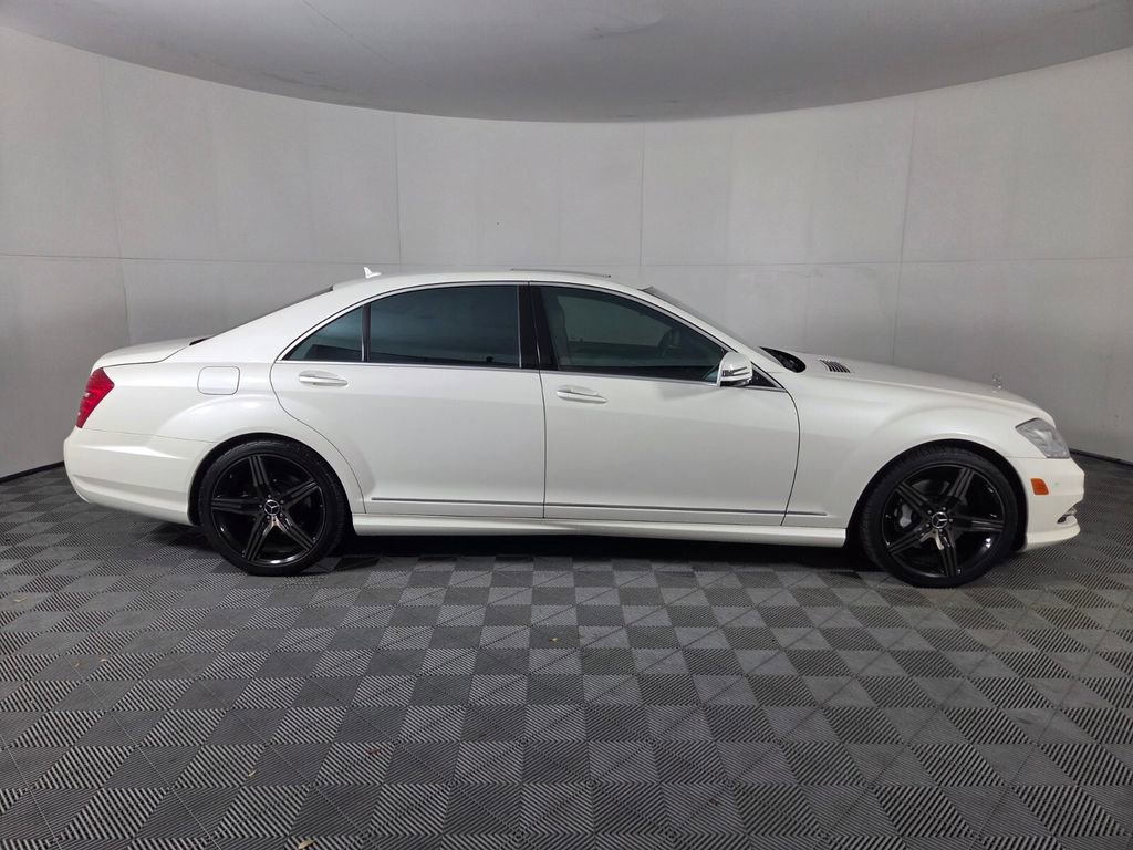 Used 2011 Mercedes-Benz S 550 4MATIC image 4
