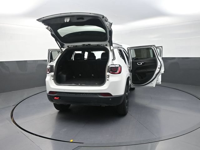 Used 2023 Jeep Compass Trailhawk w/ Trailhawk Convenience Group AWD/4WD image 34