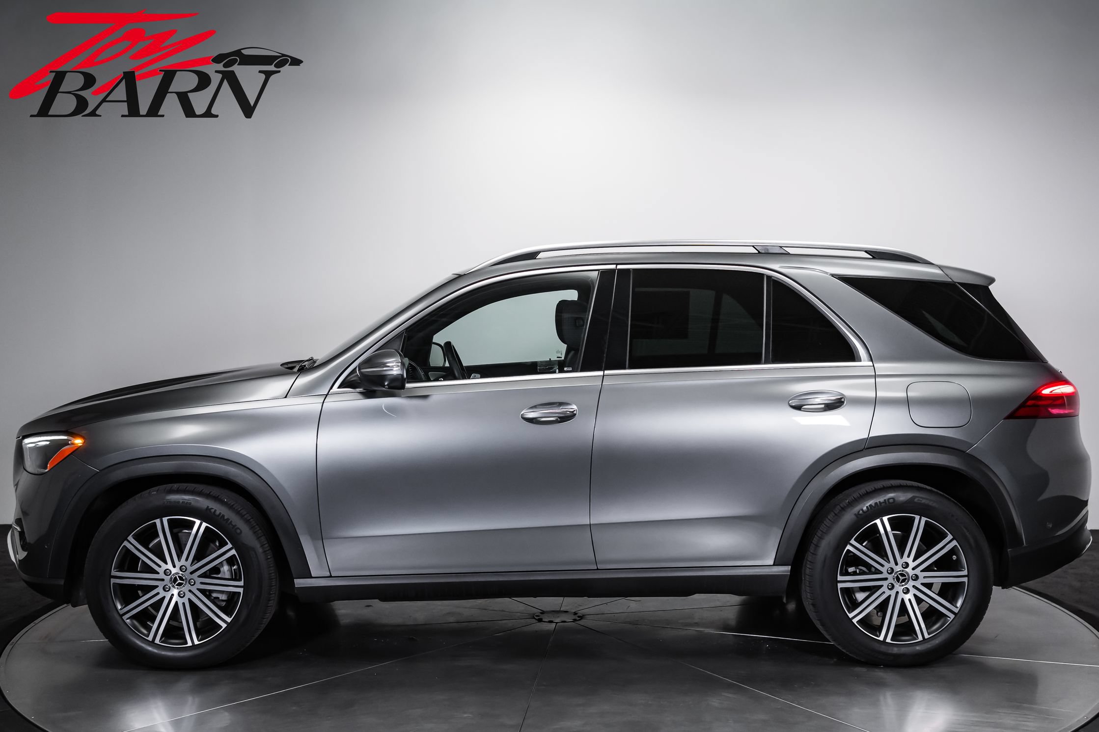 Used 2025 Mercedes-Benz GLE 450e 4MATIC w/ Driver Assistance Package image 2