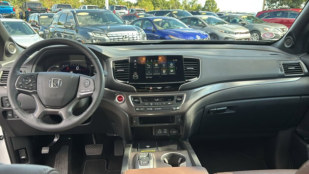 Used 2025 Honda Passport EX-L image 12