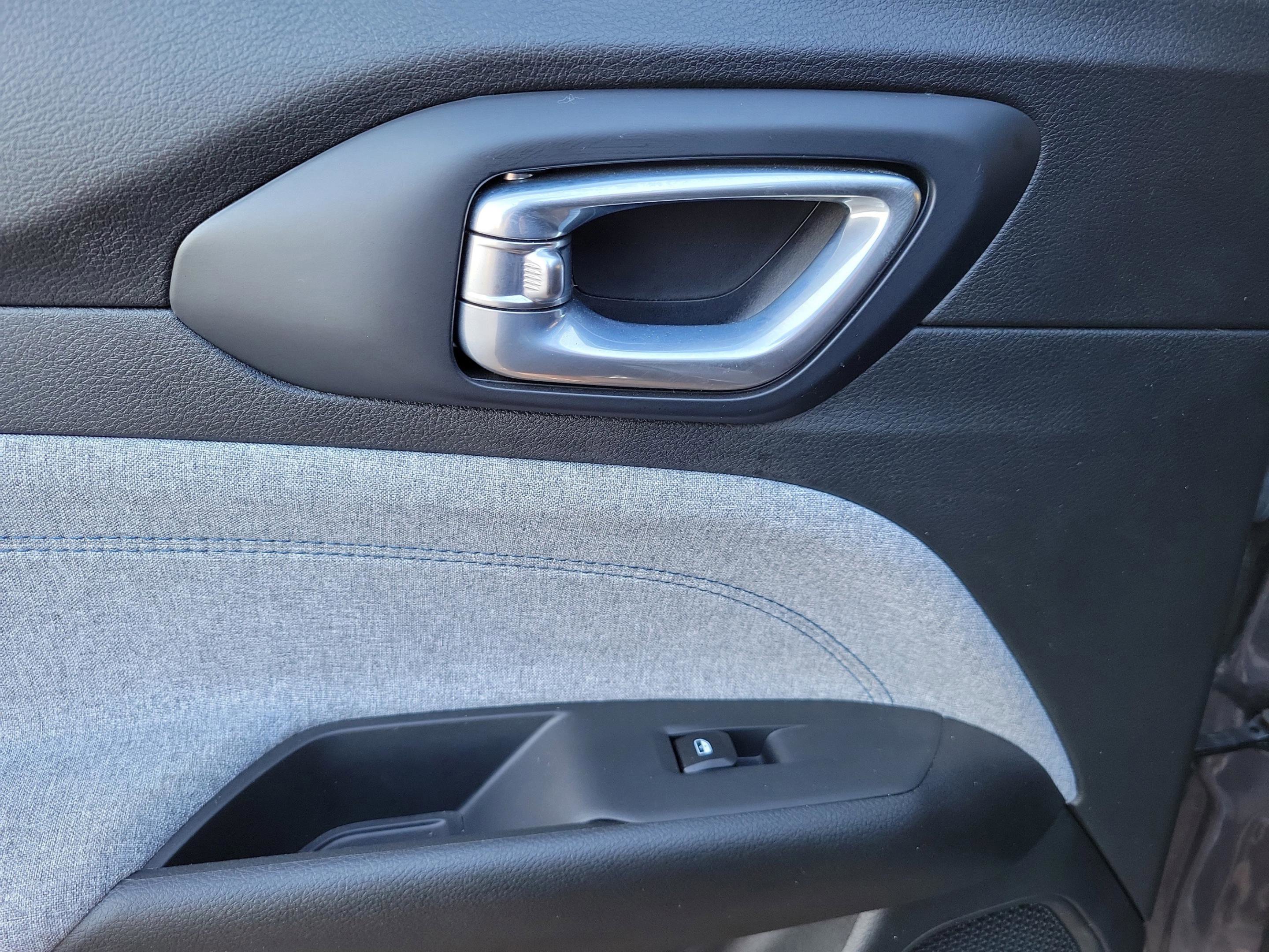 Used 2024 Jeep Compass Latitude image 17