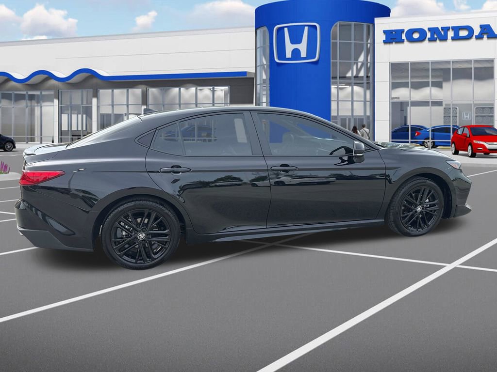 Used 2025 Toyota Camry SE image 10