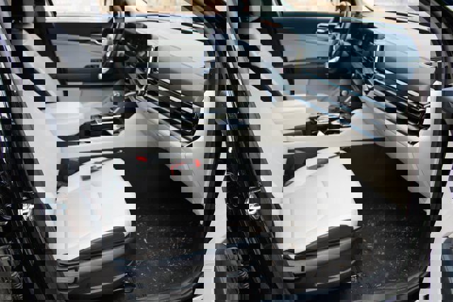 Used 2025 Kia Sportage EX image 15