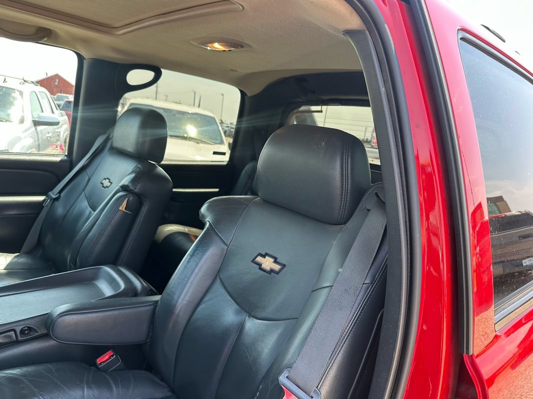 Used 2002 Chevrolet Avalanche 2500 w/ Convenience Pkg AWD/4WD image 35
