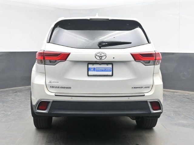 Used 2017 Toyota Highlander Limited AWD/4WD image 9