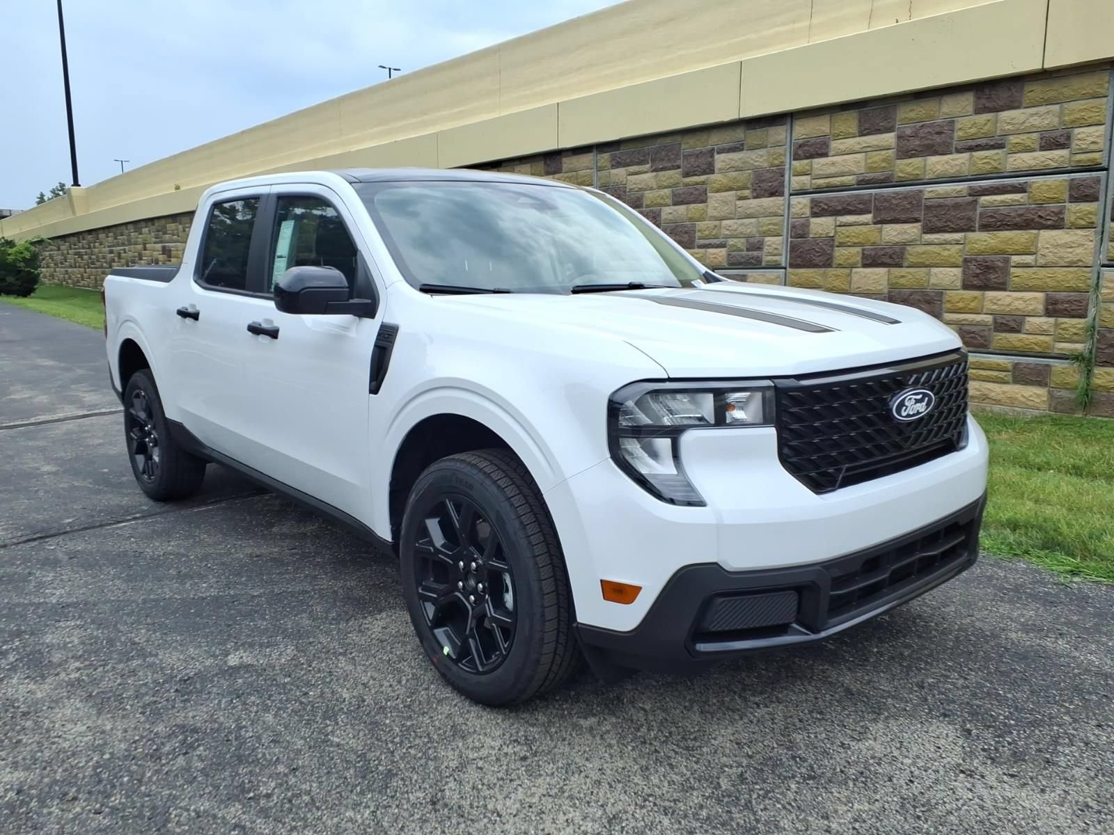 New 2026 Ford Maverick XLT w/ XLT Luxury Package AWD/4WD image 2