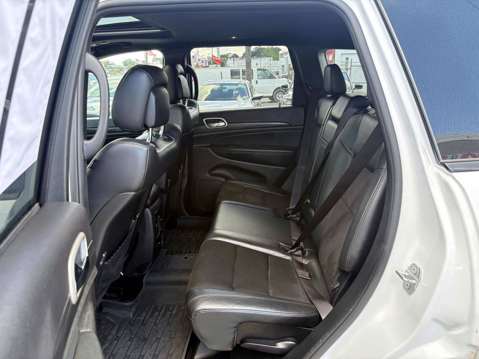 Used 2021 Jeep Grand Cherokee Laredo X AWD/4WD image 28
