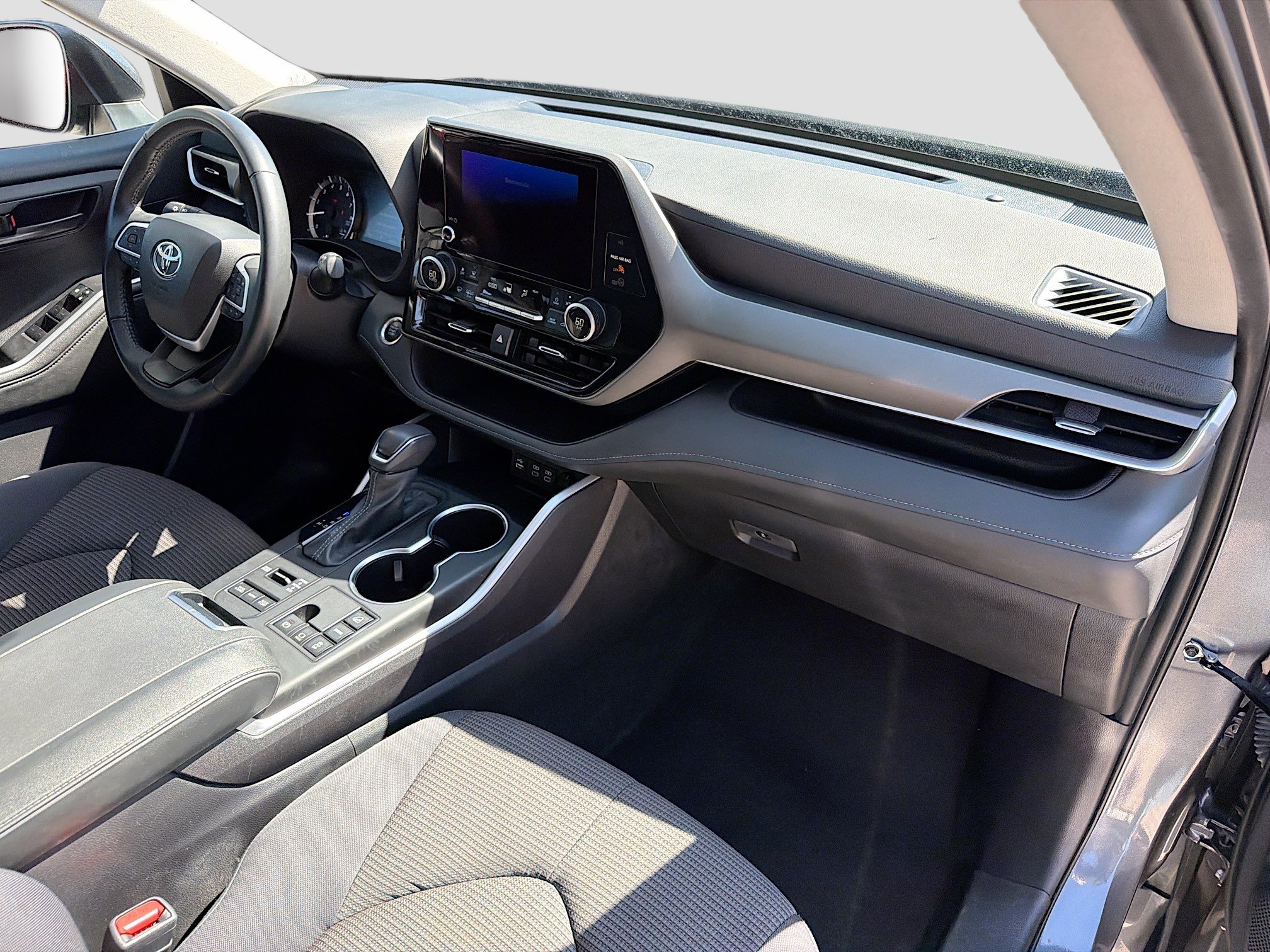 Used 2024 Toyota Highlander LE image 14