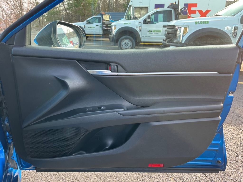 Used 2020 Toyota Camry SE image 19